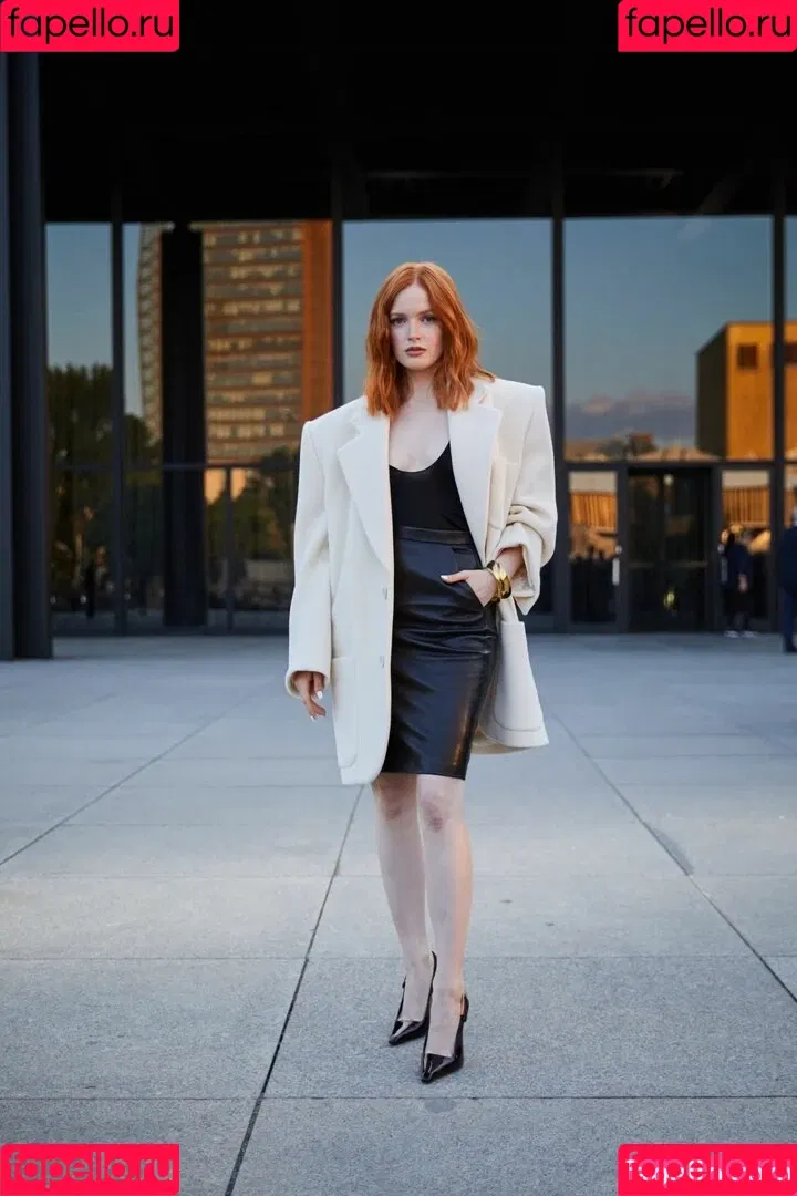 Ellie Bamber Onlyfans Photo Gallery 
