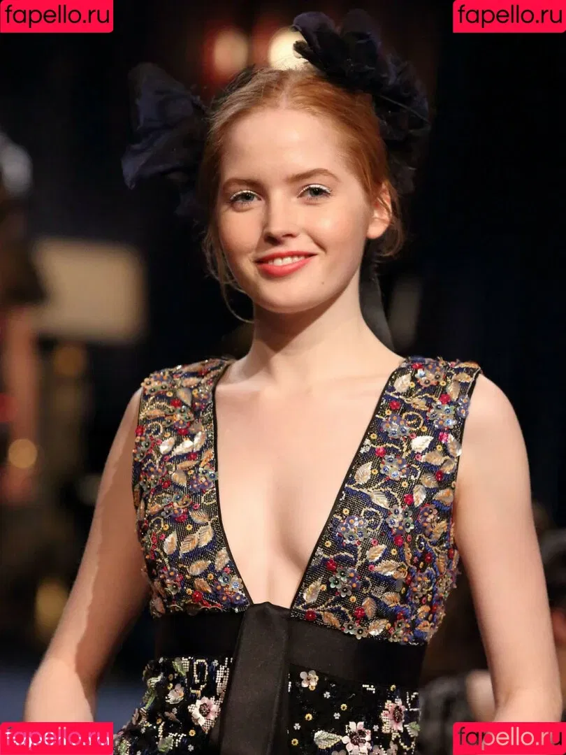 Ellie Bamber Onlyfans Photo Gallery 