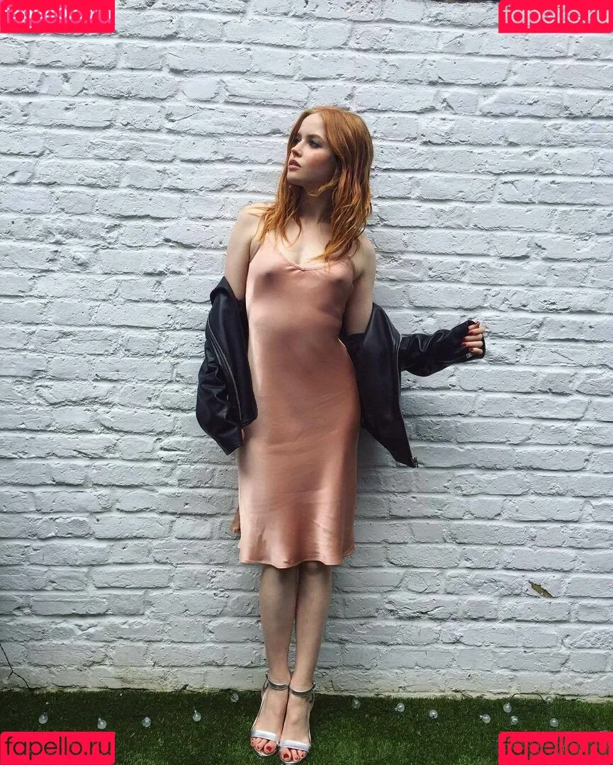 Ellie Bamber Onlyfans Photo Gallery 
