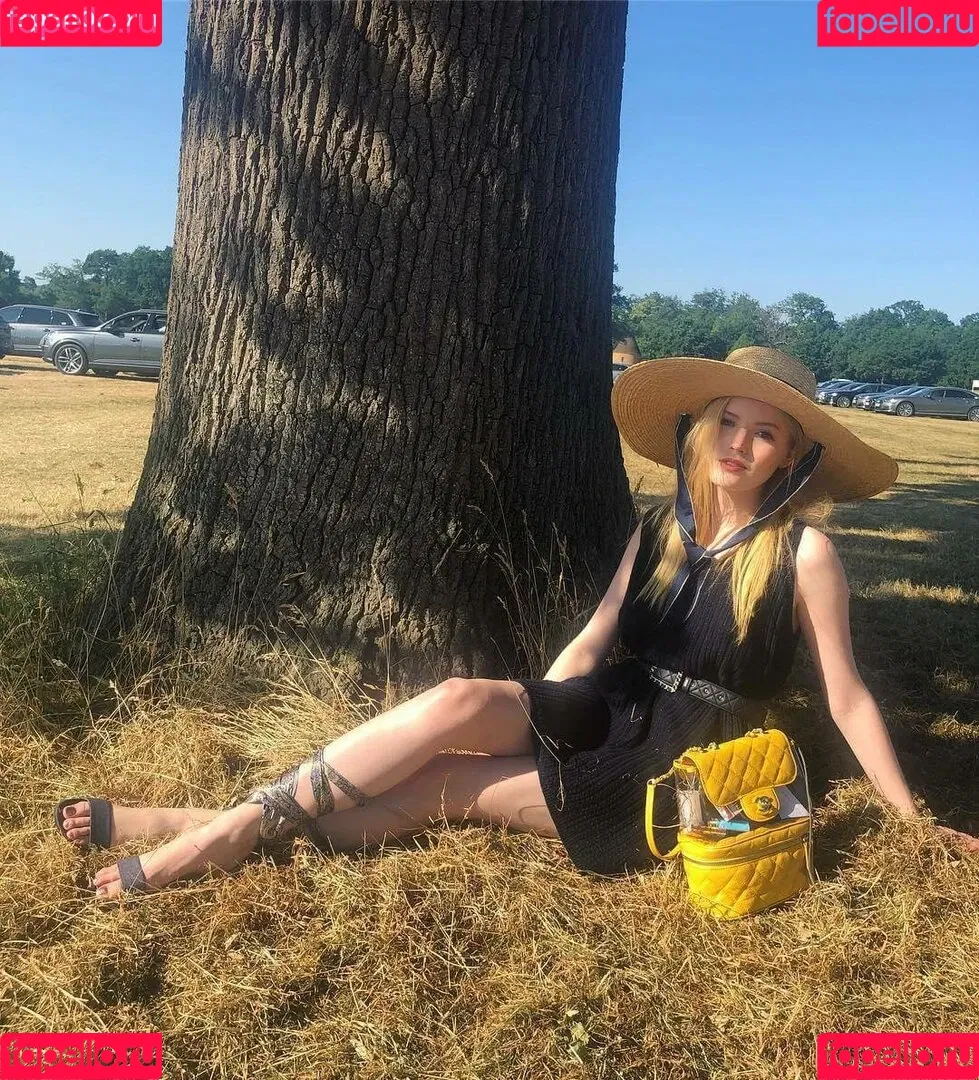 Ellie Bamber Onlyfans Photo Gallery 