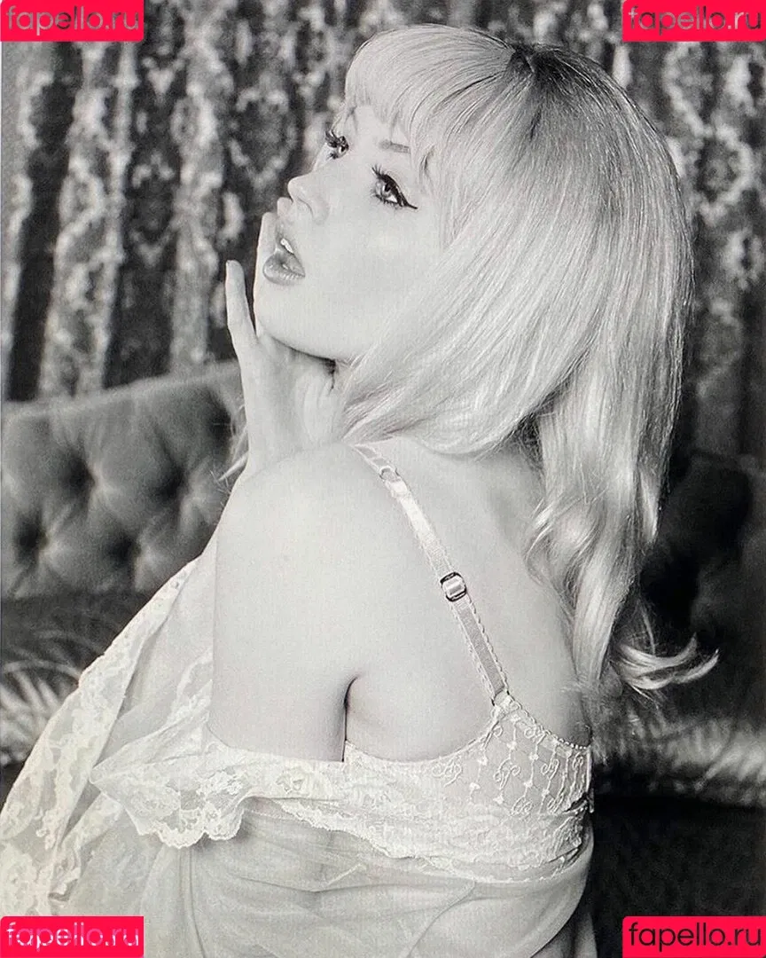 Ellie Bamber Onlyfans Photo Gallery 