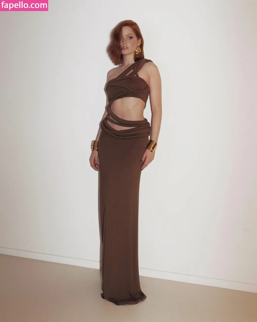 Ellie Bamber Onlyfans Photo Gallery 