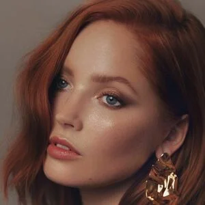 Ellie Bamber Onlyfans Photo Gallery 