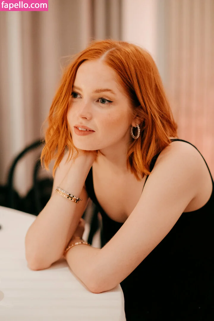 Ellie Bamber Onlyfans Photo Gallery 