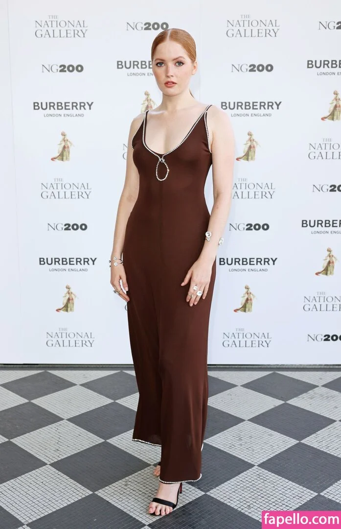 Ellie Bamber Onlyfans Photo Gallery 