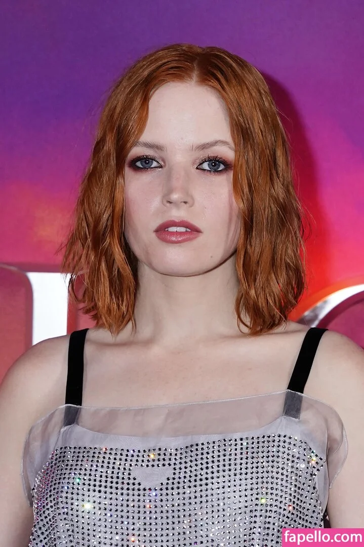 Ellie Bamber Onlyfans Photo Gallery 