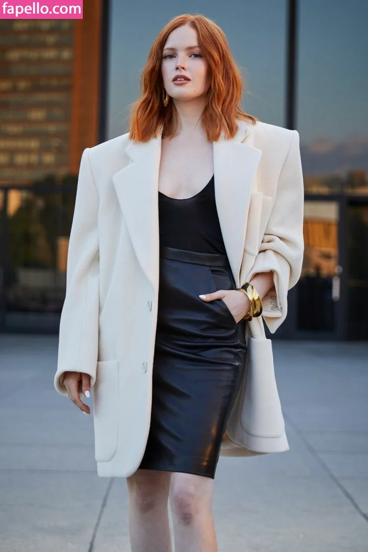 Ellie Bamber Onlyfans Photo Gallery 