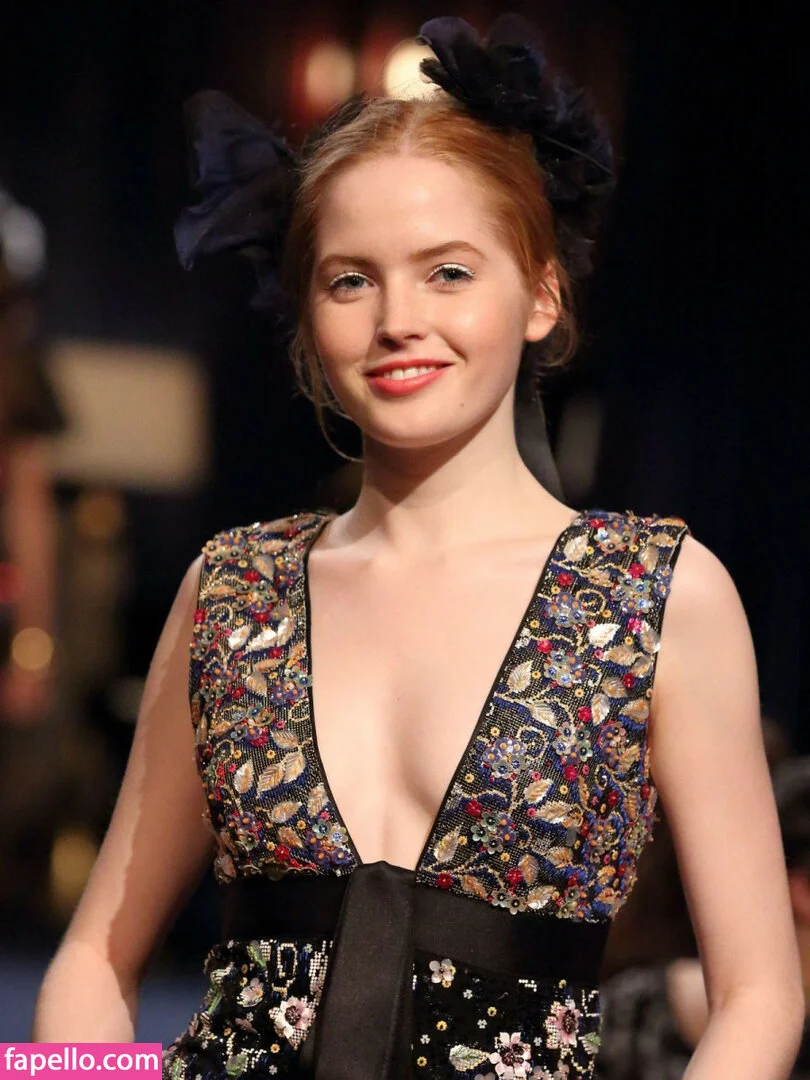 Ellie Bamber Onlyfans Photo Gallery 