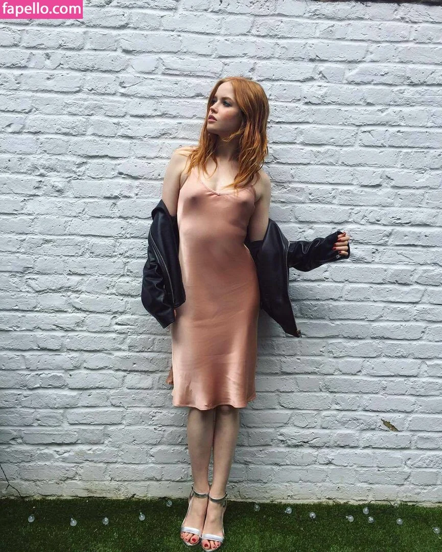 Ellie Bamber Onlyfans Photo Gallery 