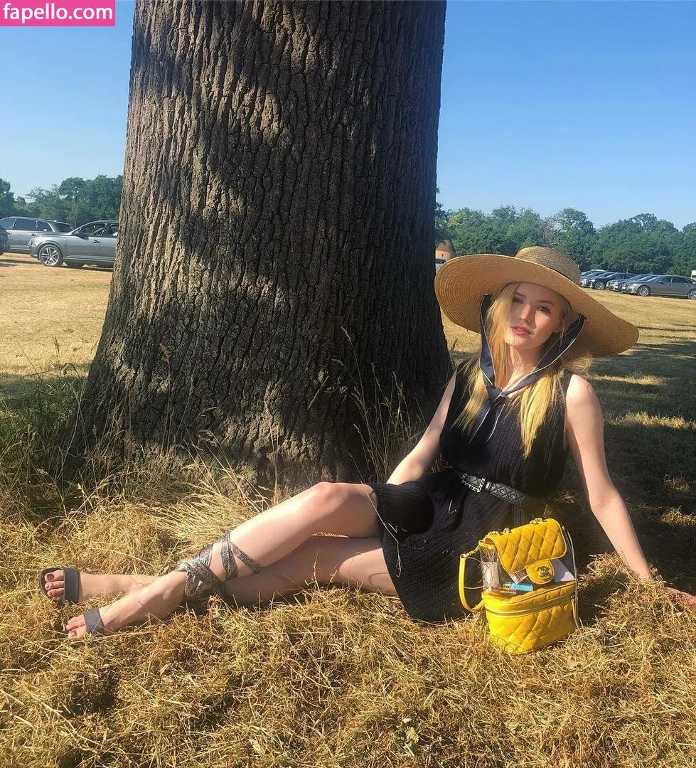 Ellie Bamber Onlyfans Photo Gallery 