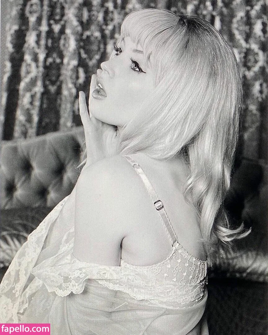 Ellie Bamber Onlyfans Photo Gallery 