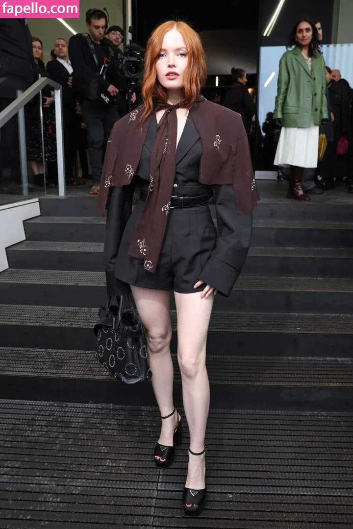 Ellie Bamber Onlyfans Photo Gallery 