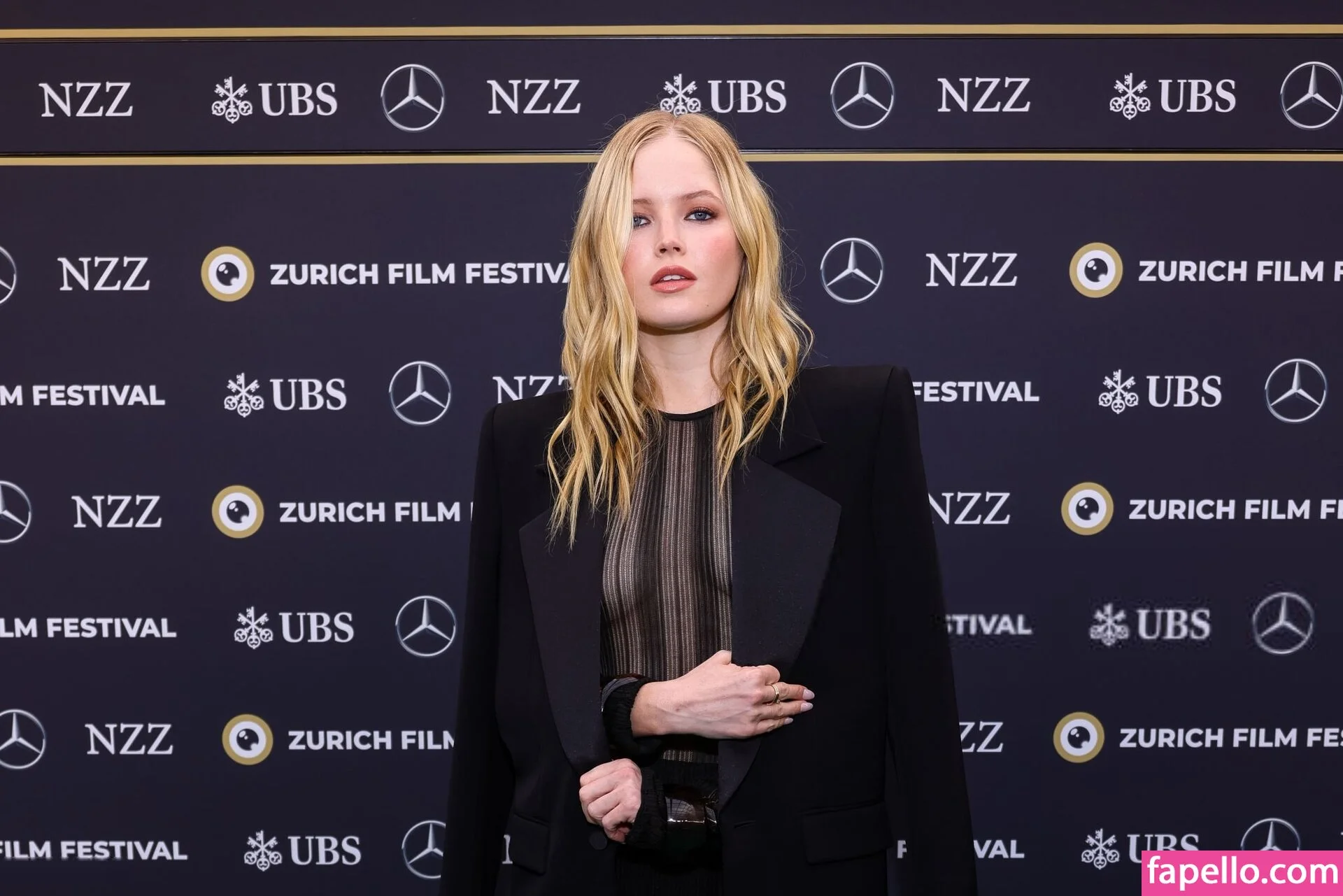 Ellie Bamber Onlyfans Photo Gallery 