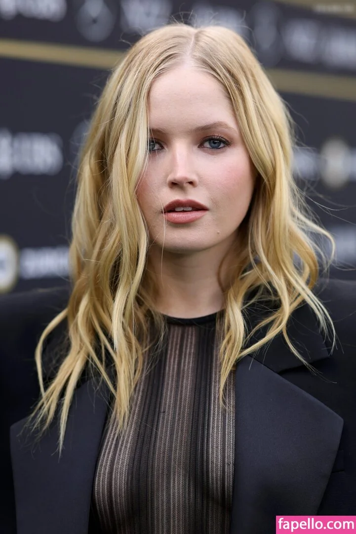 Ellie Bamber Onlyfans Photo Gallery 