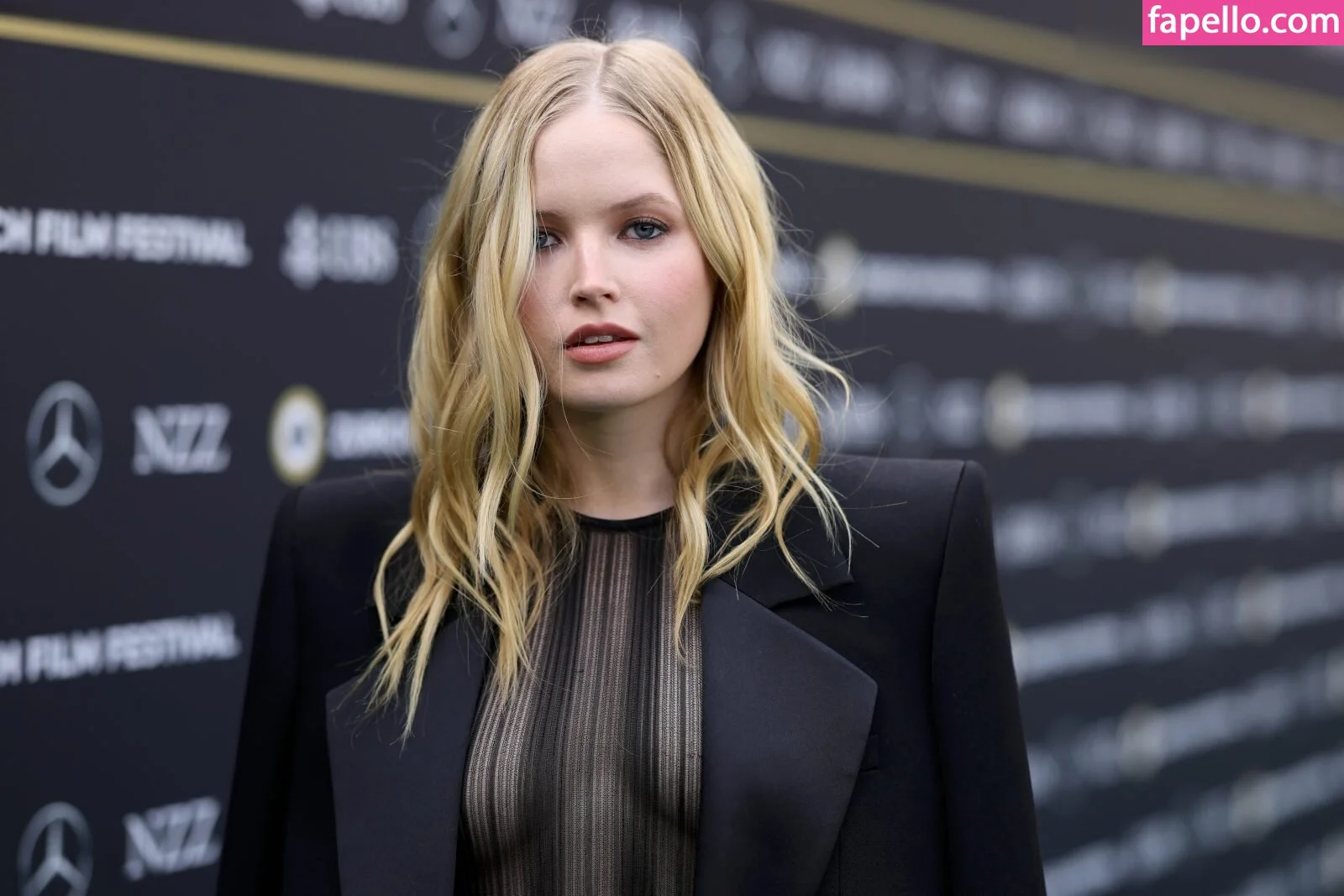 Ellie Bamber Onlyfans Photo Gallery 