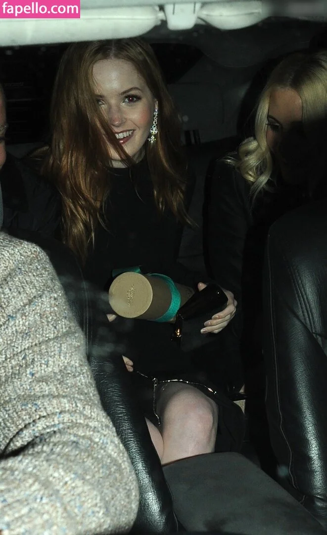 Ellie Bamber Onlyfans Photo Gallery 