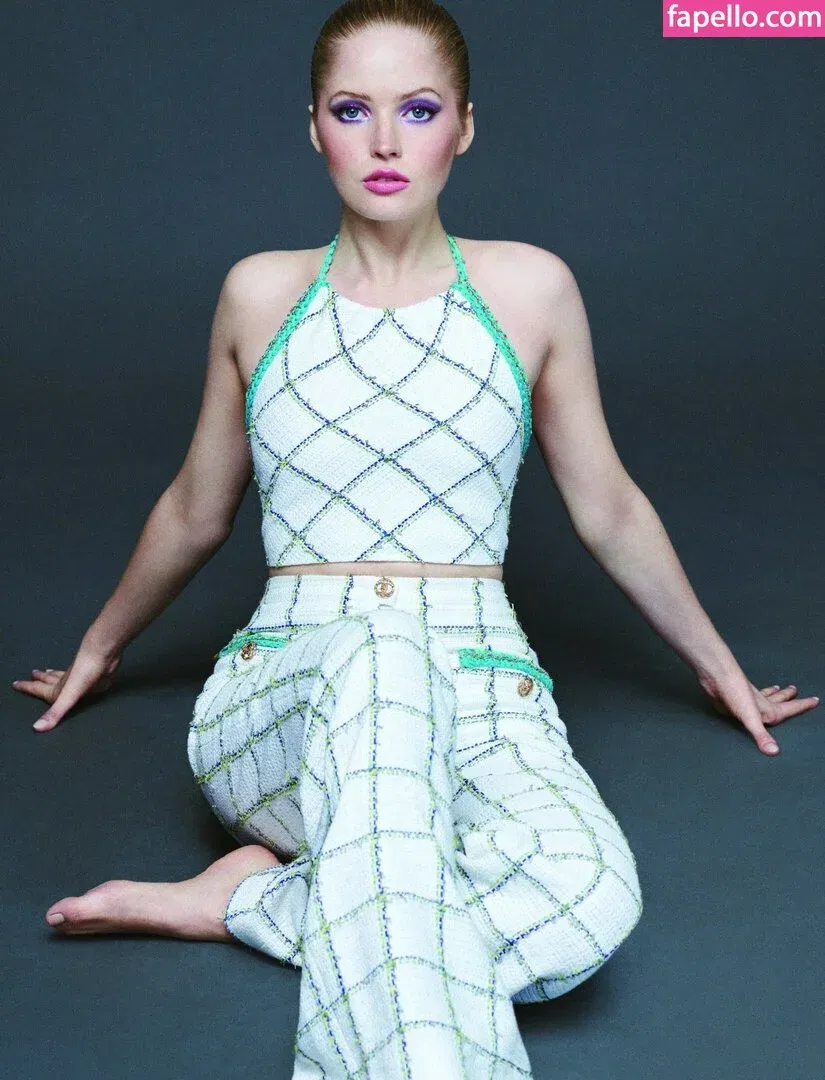 Ellie Bamber Onlyfans Photo Gallery 