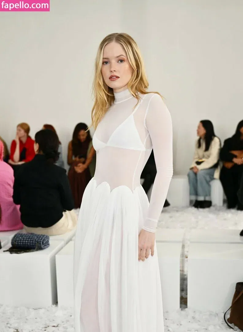 Ellie Bamber Onlyfans Photo Gallery 