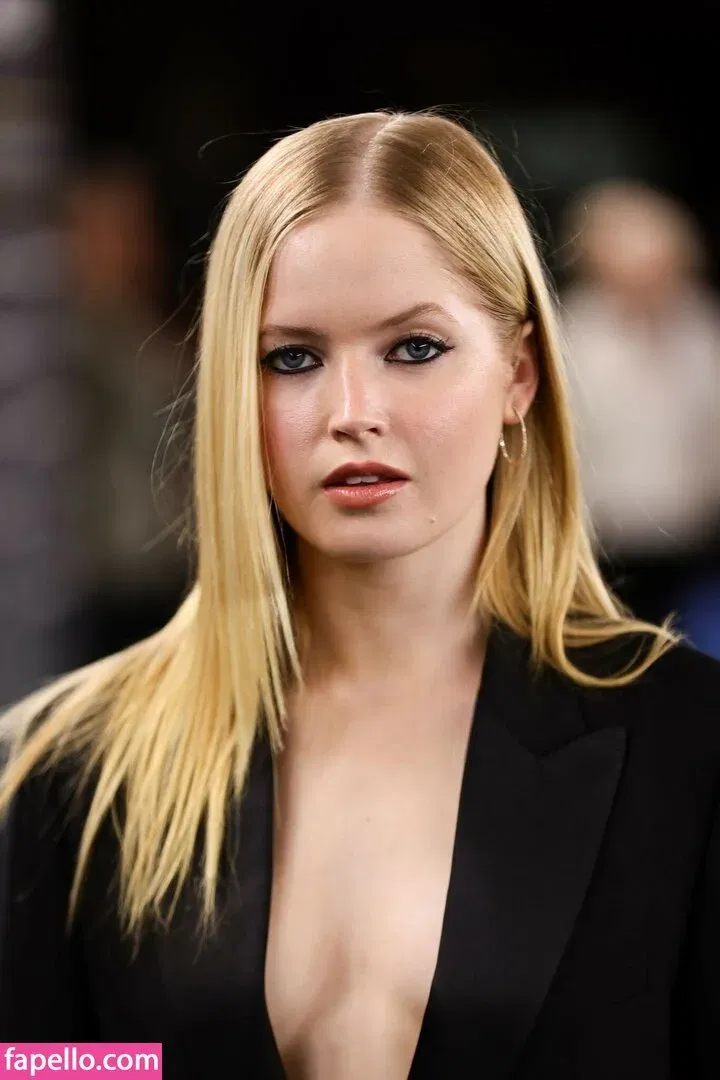 Ellie Bamber Onlyfans Photo Gallery 