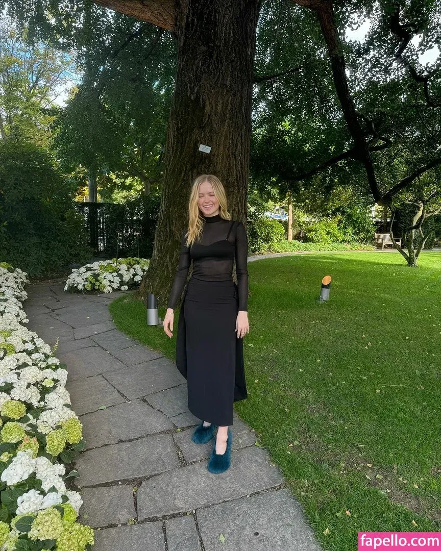 Ellie Bamber Onlyfans Photo Gallery 