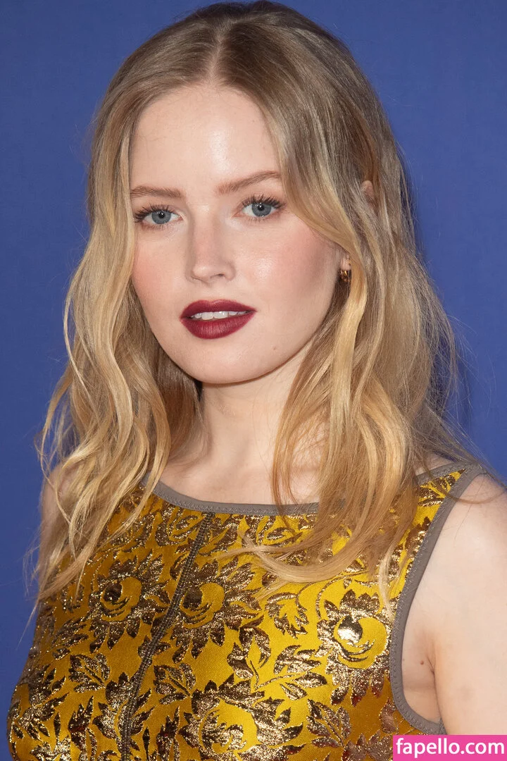 Ellie Bamber Onlyfans Photo Gallery 