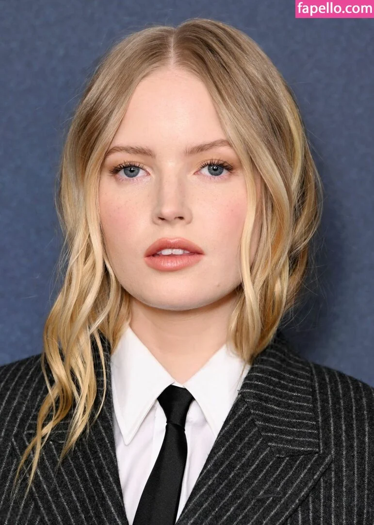 Ellie Bamber Onlyfans Photo Gallery 