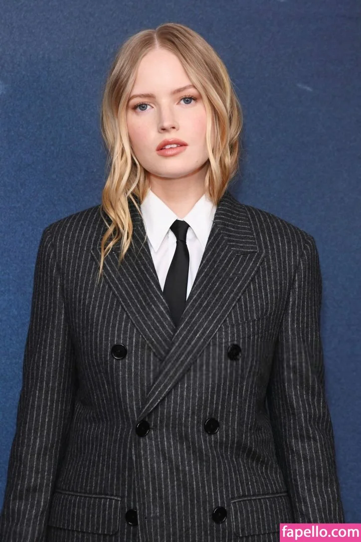 Ellie Bamber Onlyfans Photo Gallery 