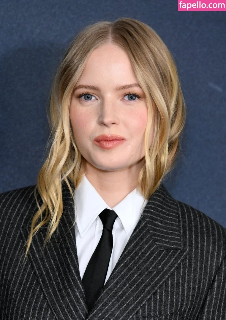 Ellie Bamber Onlyfans Photo Gallery 