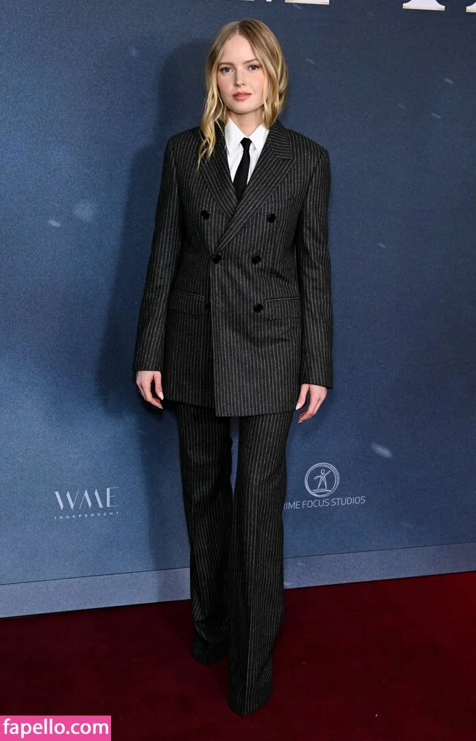 Ellie Bamber Onlyfans Photo Gallery 