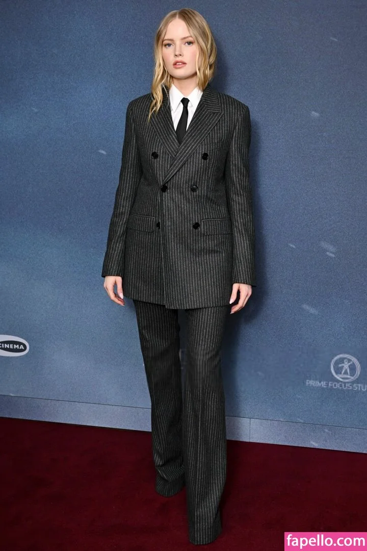 Ellie Bamber Onlyfans Photo Gallery 