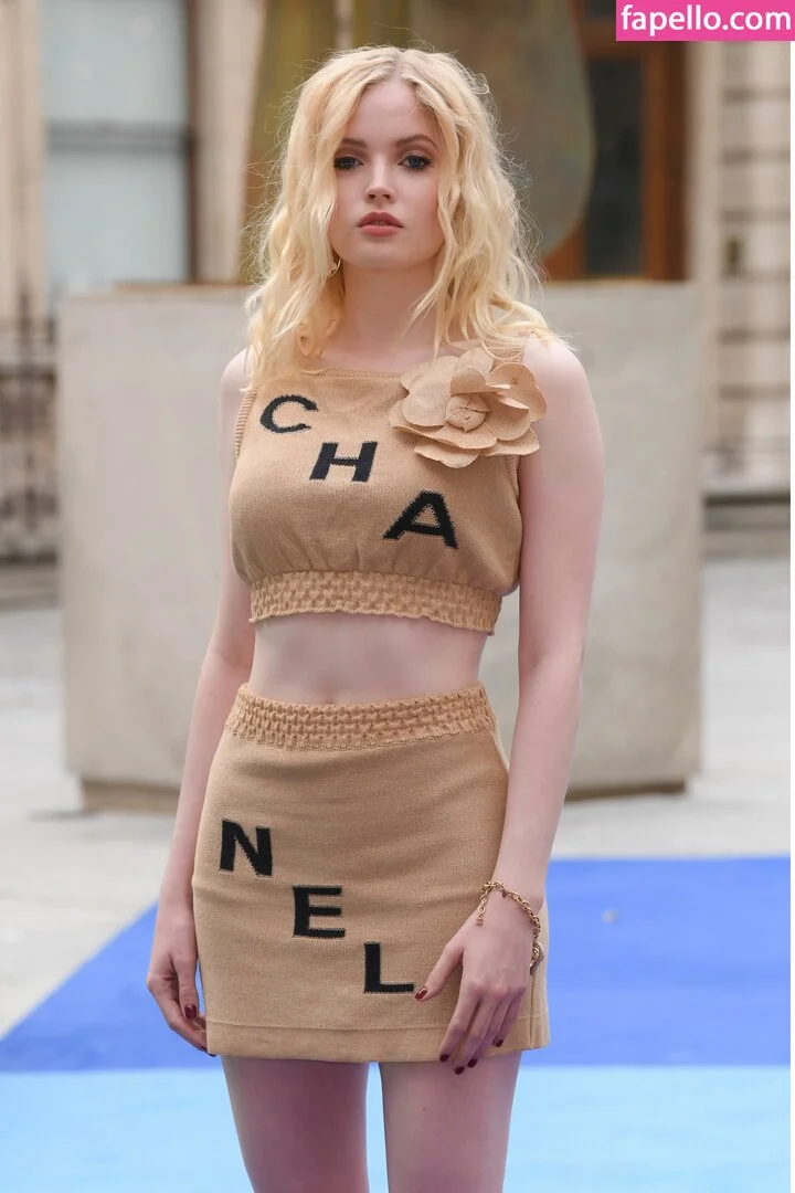 Ellie Bamber Onlyfans Photo Gallery 