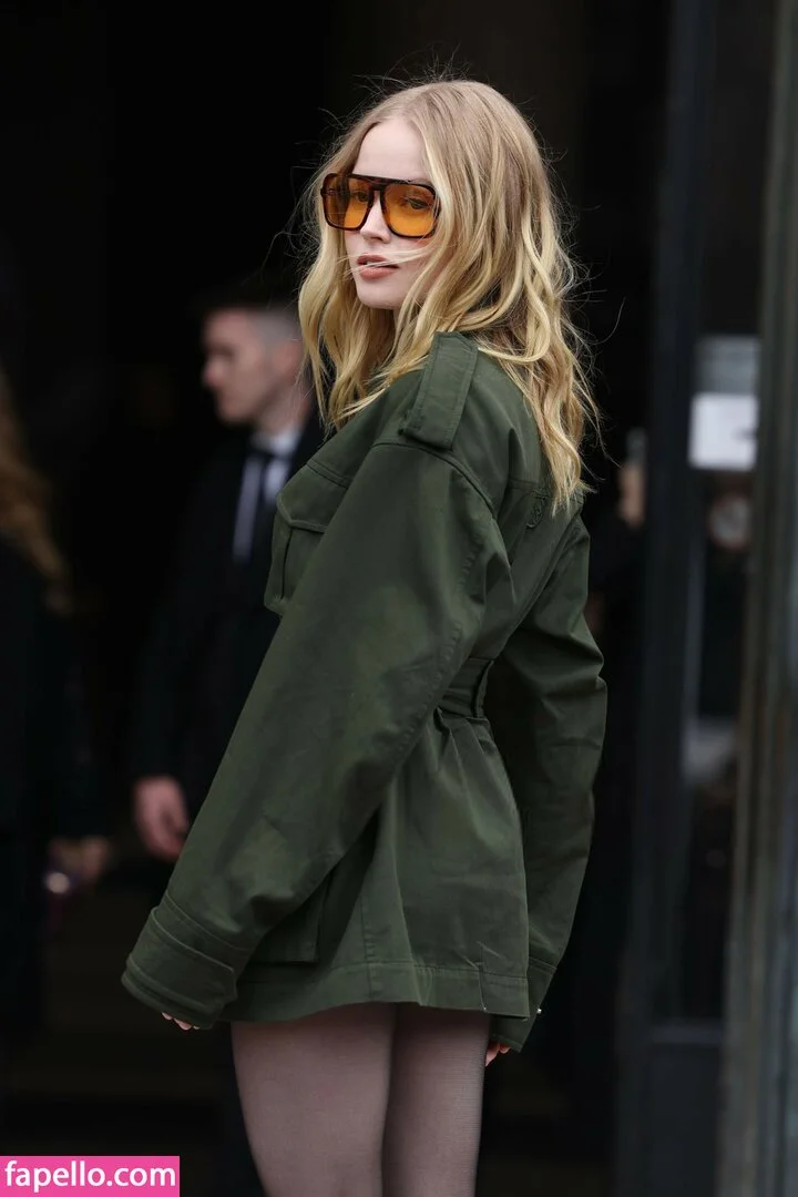 Ellie Bamber Onlyfans Photo Gallery 