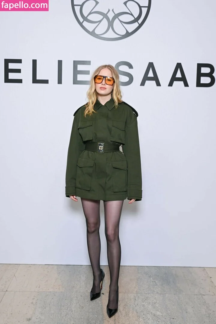 Ellie Bamber Onlyfans Photo Gallery 