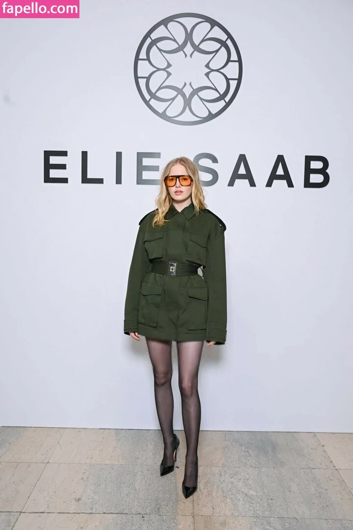 Ellie Bamber Onlyfans Photo Gallery 