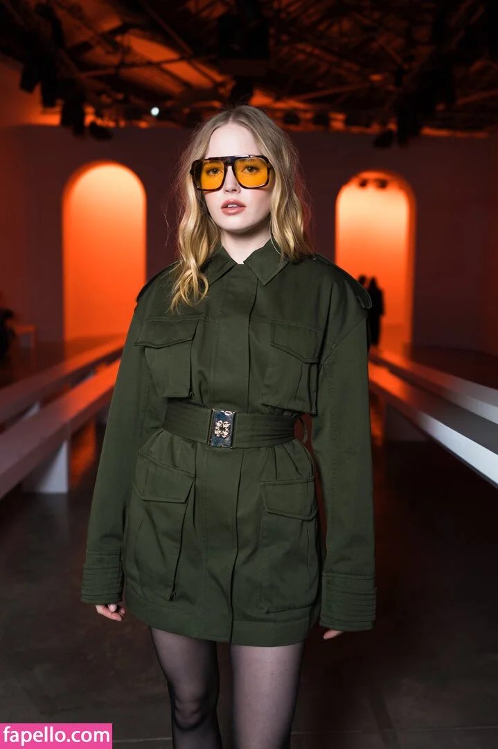 Ellie Bamber Onlyfans Photo Gallery 