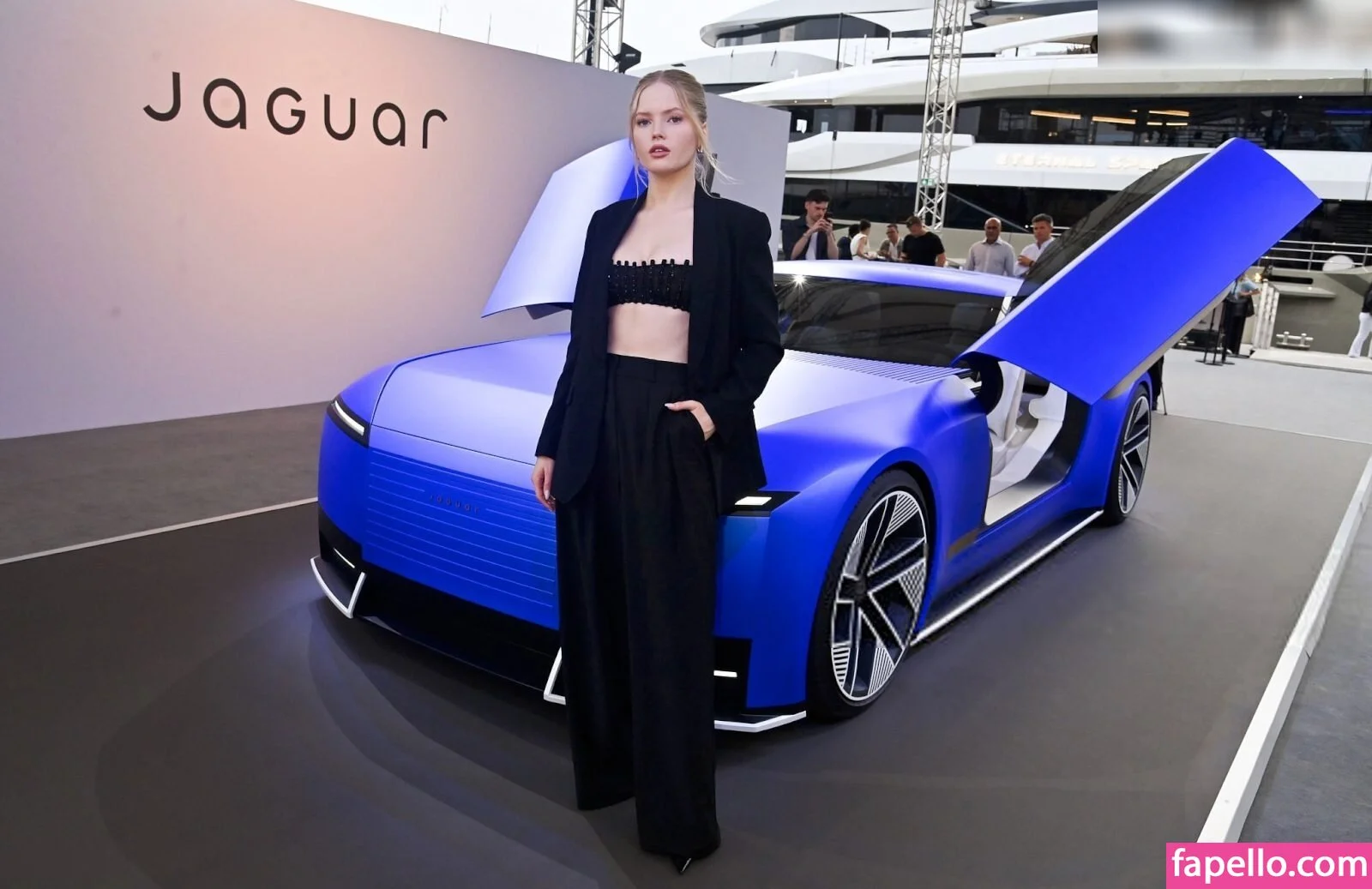 Ellie Bamber Onlyfans Photo Gallery 