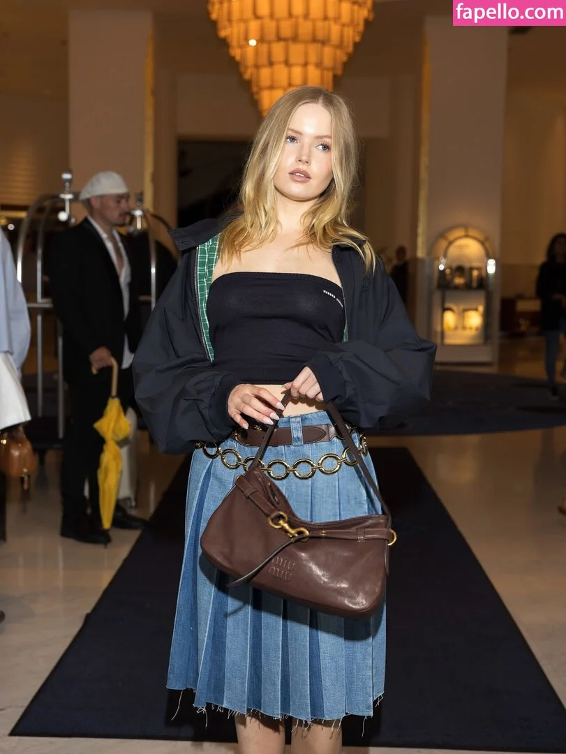 Ellie Bamber Onlyfans Photo Gallery 