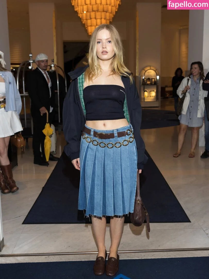 Ellie Bamber Onlyfans Photo Gallery 