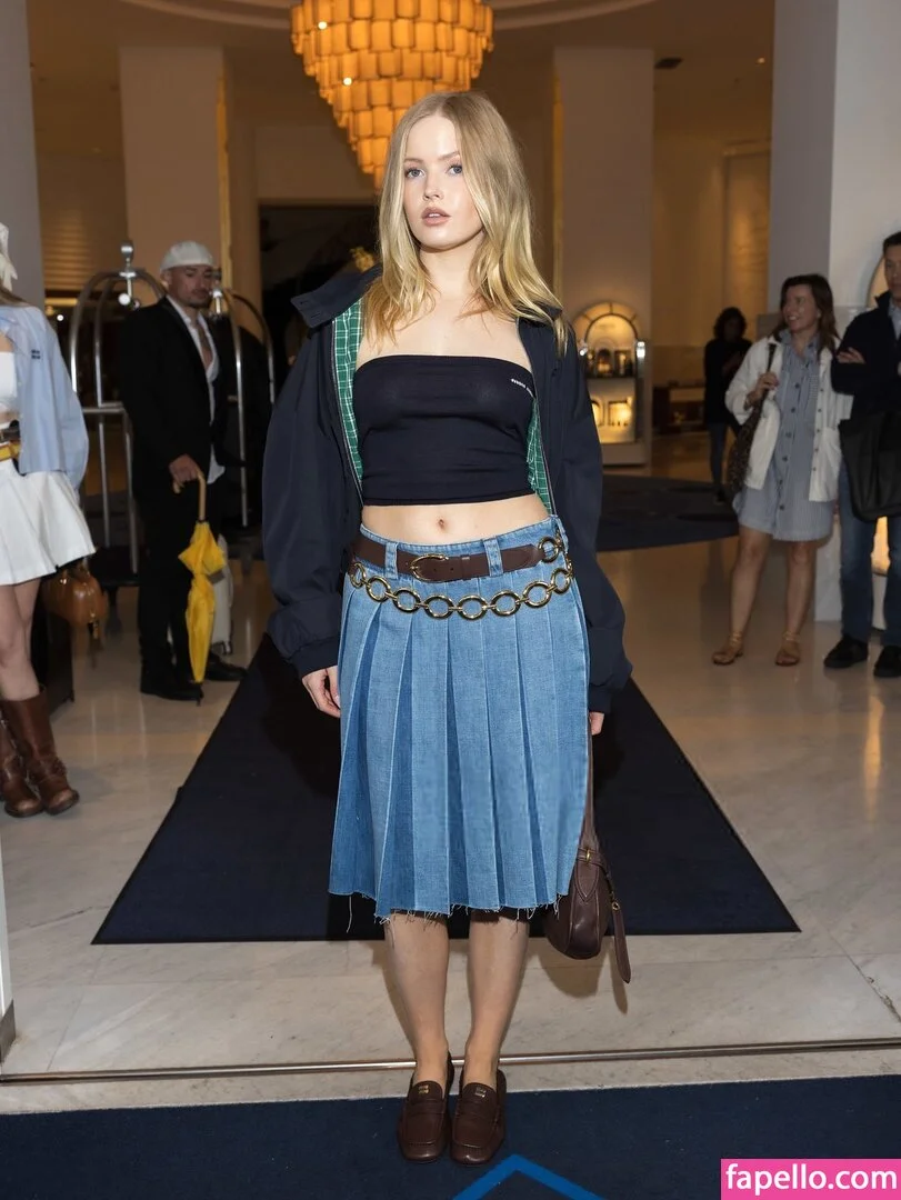 Ellie Bamber Onlyfans Photo Gallery 