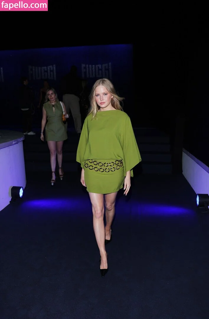 Ellie Bamber Onlyfans Photo Gallery 