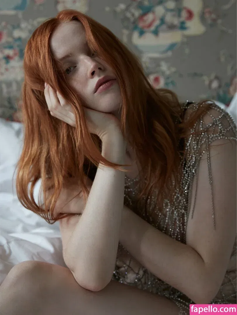 Ellie Bamber Onlyfans Photo Gallery 