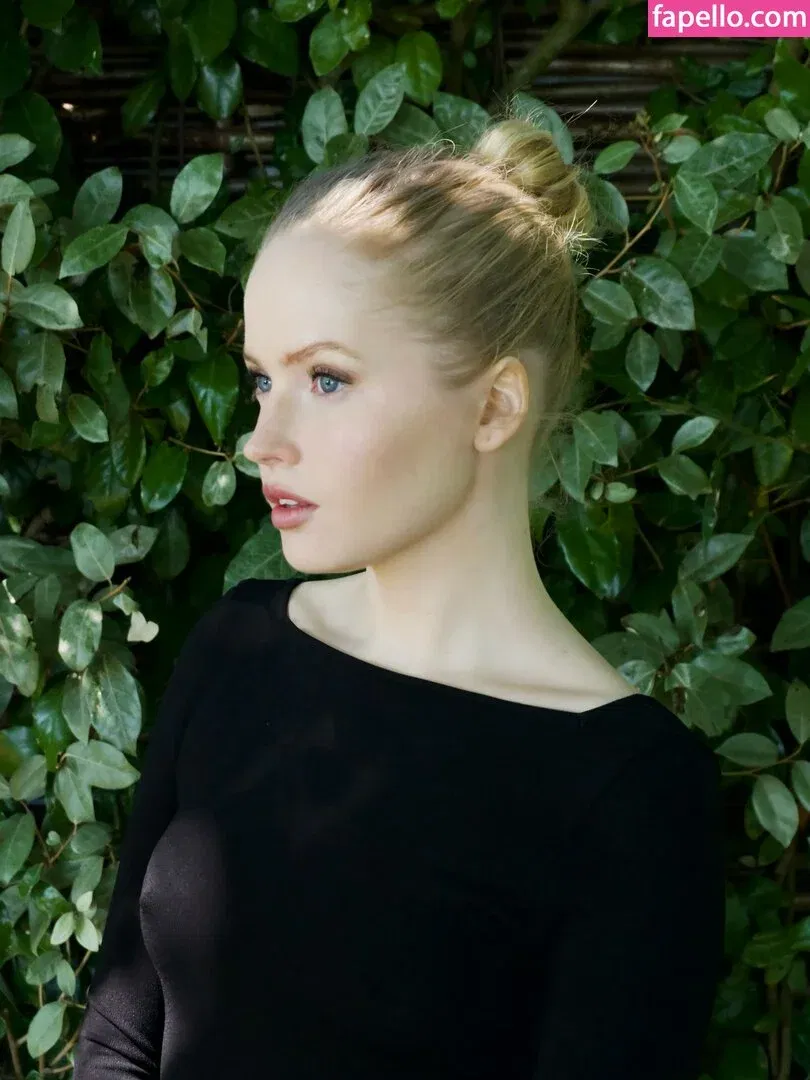 Ellie Bamber Onlyfans Photo Gallery 