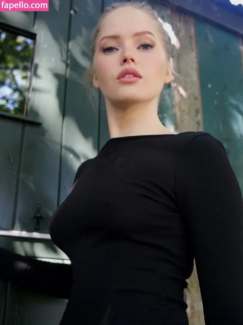 Ellie Bamber Onlyfans Photo Gallery 