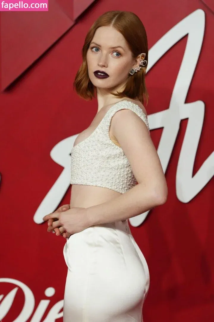 Ellie Bamber Onlyfans Photo Gallery 