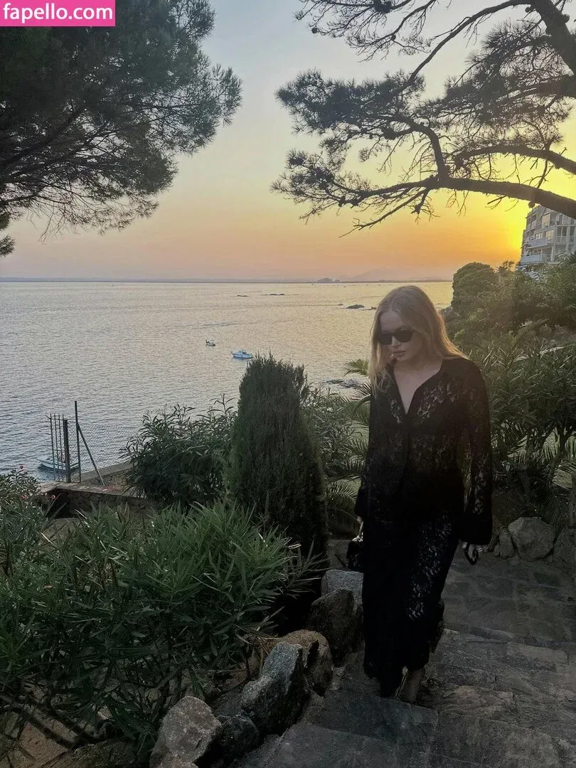 Ellie Bamber Onlyfans Photo Gallery 