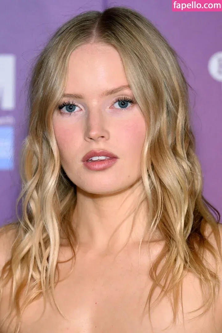 Ellie Bamber Onlyfans Photo Gallery 