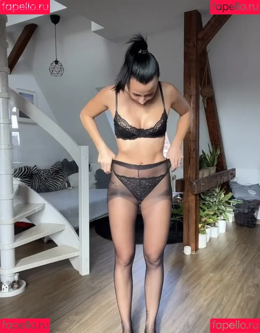 Liz Snowfoot Onlyfans Photo Gallery 
