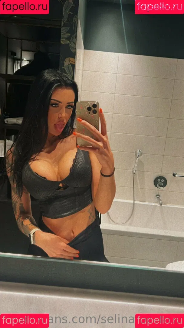 selinafox_free Onlyfans Photo Gallery 
