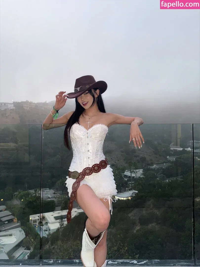 Hena Yang Onlyfans Photo Gallery 