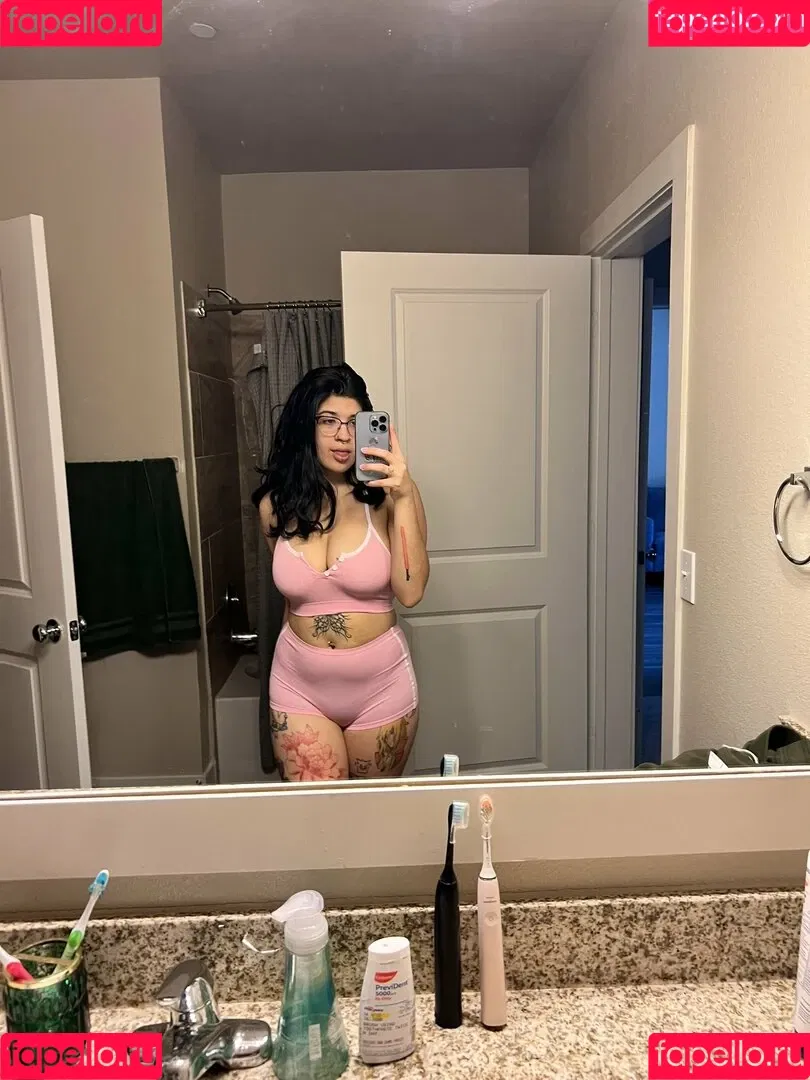 IiIjiggles Onlyfans Photo Gallery 